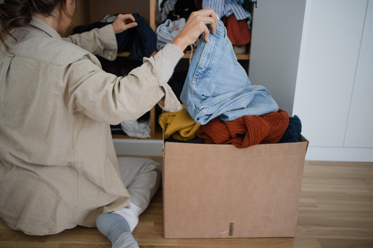 捨てるのはもったいない!服を断捨離するときに捨てる以外の方法を紹介