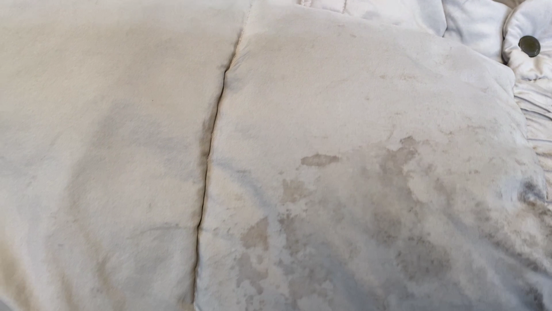 高級ダウンにシミや汚れが！自宅で応急処置できる？プロに任せるべき？